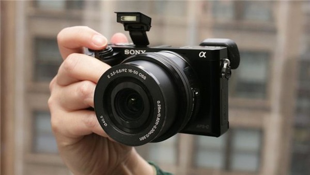 Sony, Kamera Konusunda Neden Geride Kaldığını Açıkladı