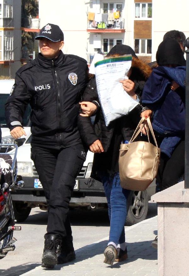 30 Bin Liralık Ziynet Eşyası Hırsızlığı Şüphelileri: Seyyar Satıcıyız
