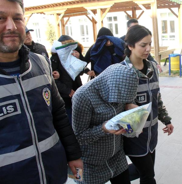 30 Bin Liralık Ziynet Eşyası Hırsızlığı Şüphelileri: Seyyar Satıcıyız