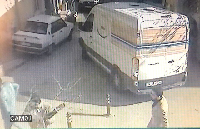 Sokak Ortasındaki Demir Dubalı Kavga Kameralara Yansıdı