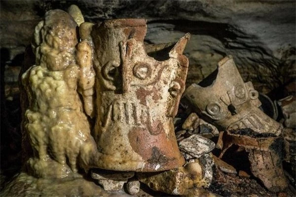 Arkeologlar, Şans Eseri Maya Medeniyetine Ait Binlerce Yıllık El Değmemiş Mağara Keşfettiler