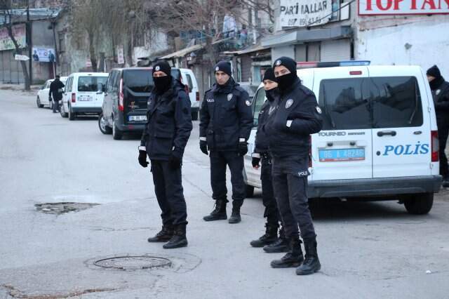 Başkentte Uyuşturucu Satıcılarına Dev Operasyon: 241 Kişi Hakkında Yakalama Kararı Başkentte Uyuşturucu Satıcılarına Dev Operasyon: 241 Kişi Hakkında Yakalama Kararı