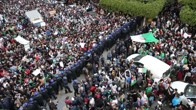 Cezayir Protestoları: Rejim ve Halk 'Tehlikeli Bir Yol Ayrımında'