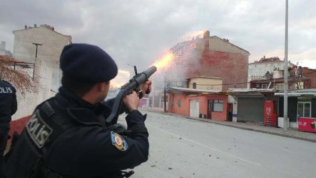İki Ailenin Kavgasında Cadde Savaş Alanına Döndü!