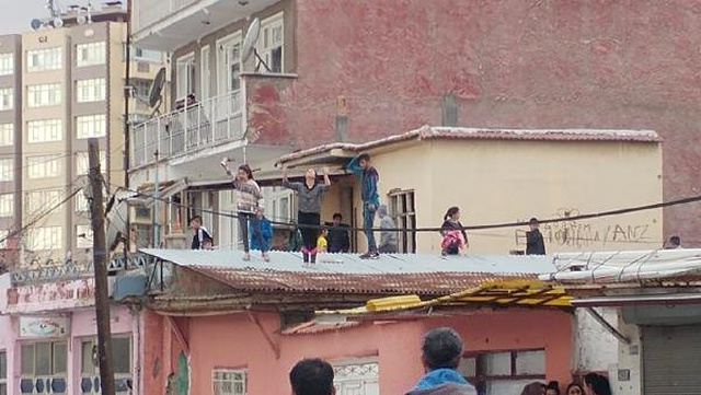 İki Ailenin Kavgasında Cadde Savaş Alanına Döndü!