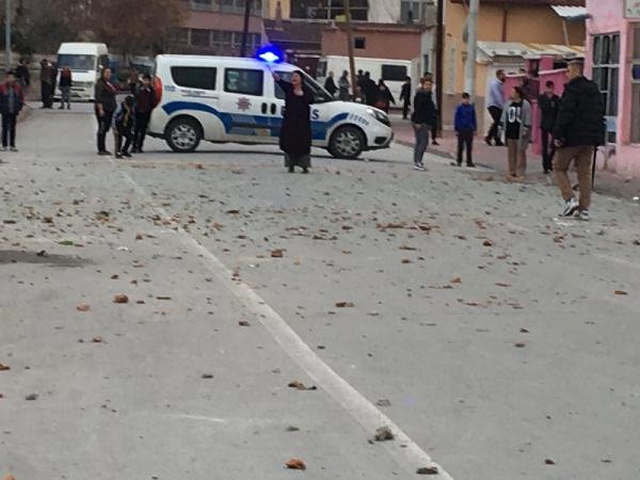 İki Ailenin Kavgasında Cadde Savaş Alanına Döndü!