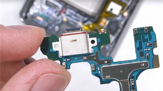 Samsung Galaxy S10 Parçalarına Ayrıldı: İki Büyük Sorun Ortaya Çıktı