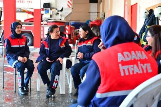 Hem Annelik Yapıyorlar Hem de Yangına Koşuyorlar