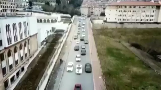 İstanbul'da Onlarca Lüks Araç Yol Kesip Drift Yaptı