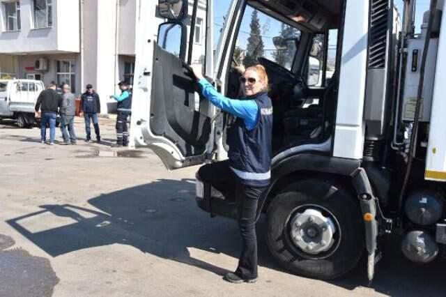 Masabaşı İşi Bırakıp, Çöp Kamyonunun Direksiyonuna Geçti