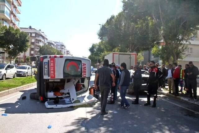 Ambulans ve Otomobili Arasında Sıkışan Adam Hayatını Kaybetti