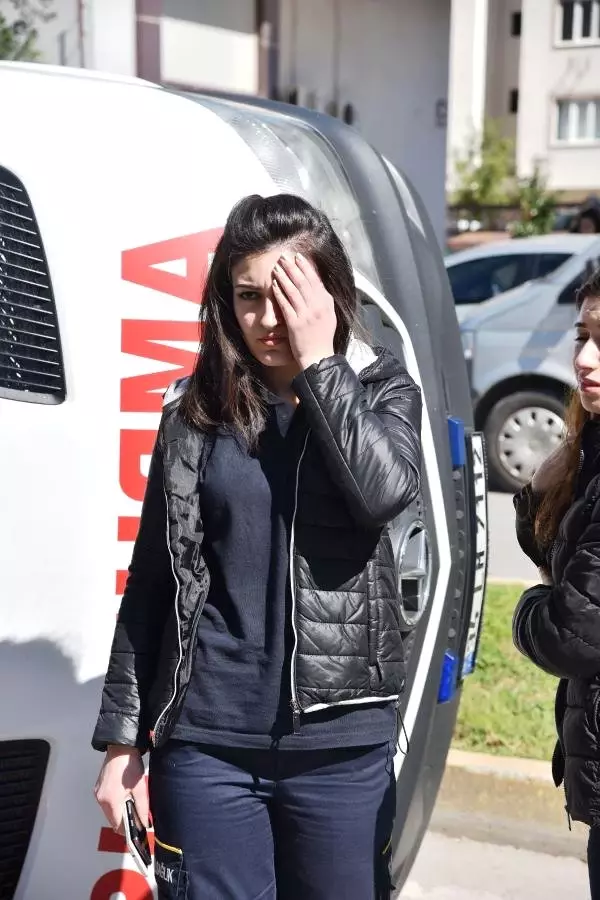 Ambulans ve Otomobili Arasında Sıkışan Adam Hayatını Kaybetti