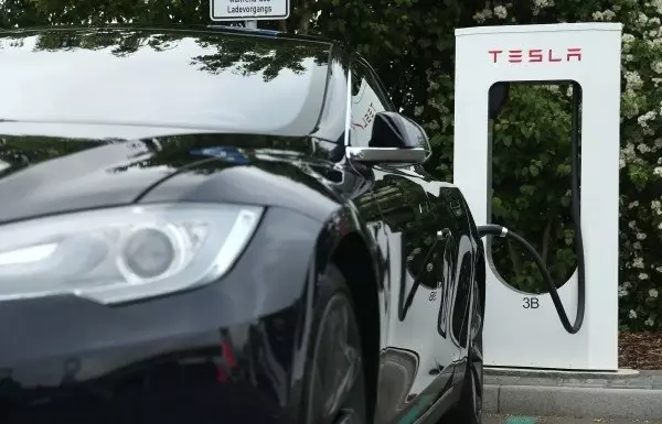 Tesla, 5 Dakikada 120 Km Menzillik Şarj Sağlayan 3. Nesil Süper Şarj İstasyonunu Tanıttı
