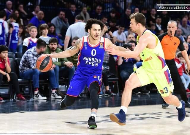 Anadolu Efes, Sahasında Konuk Ettiği Barcelona Lassa'yı Dağıttı: 92-70