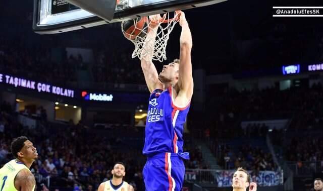 Anadolu Efes, Sahasında Konuk Ettiği Barcelona Lassa'yı Dağıttı: 92-70