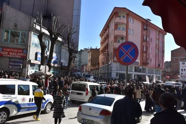 Kahraman İşçi, İntihara Kalkışan Genç Kızı Son Anda Kurtardı