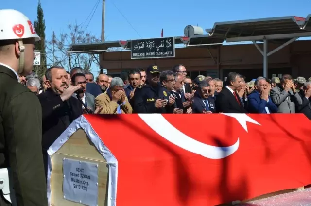 Küçük Emir'den Şehit Babaya Gözyaşı