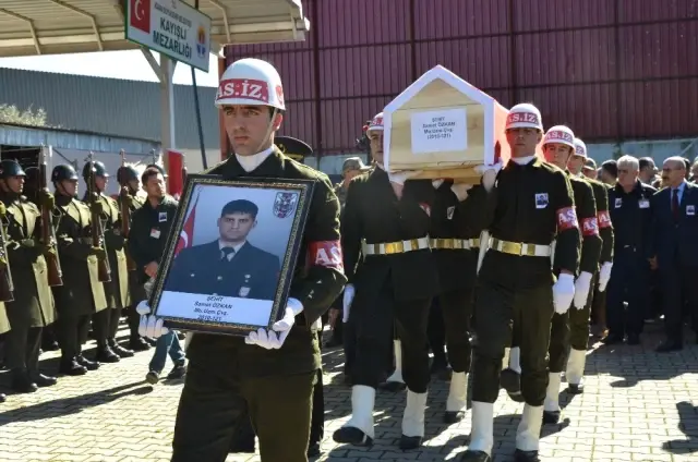 Küçük Emir'den Şehit Babaya Gözyaşı