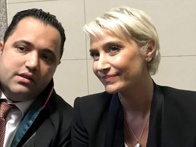 Sıla, Ahmet Kural'la Olan Şiddet Duruşmasından Sonra Brüksel'de Sahneye Çıktı