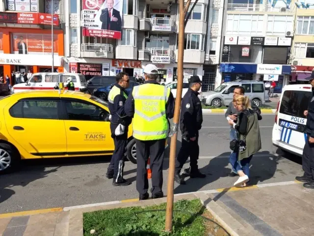 Taksiciyi Rehin Alan Kadın, Polislere Zor Anlar Yaşattı