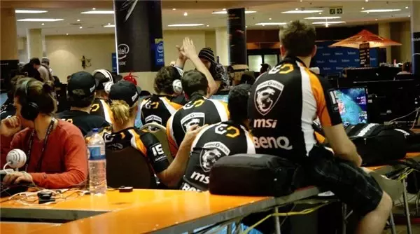 E-Spor Takımları, Apex Legends'a Yönelmeye Başladı