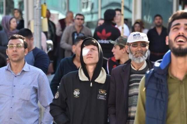 Sevgilisi Tarafından Terk Edilen Genç Adam, Kendisini Jiletleyip Çatıya Çıktı Terk Edildiği İçin Kendisini Jiletleyip Çatıya Çıkan Talihsiz Genci, Böyle İzlediler
