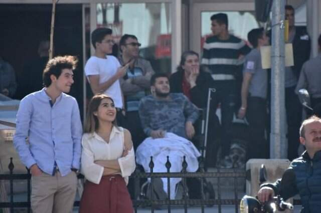 Sevgilisi Tarafından Terk Edilen Genç Adam, Kendisini Jiletleyip Çatıya Çıktı Terk Edildiği İçin Kendisini Jiletleyip Çatıya Çıkan Talihsiz Genci, Böyle İzlediler