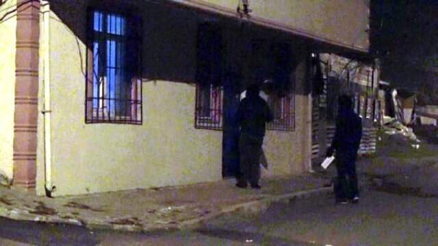 Hızır' Yine Ortaya Çıktı İhtiyaç Sahiplerine Para Dağıtan Yardımsever, Bu Kez Zarfların Üzerine Not Yazdı