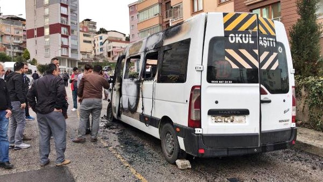Öğrencileri Taşıyan Minibüs Yolda Alev Alev Yandı