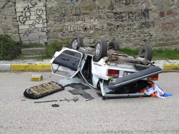 Dua Etmek İçin Otomobille Mezarlığa Giden İki Genç, 3 Metrelik Duvardan Aşağı Çakıldı