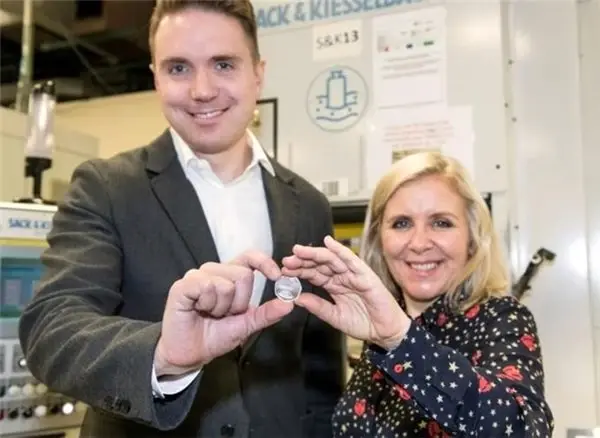 Stephen Hawking Anısına 50 Penilik Hatıra Parası Basıldı