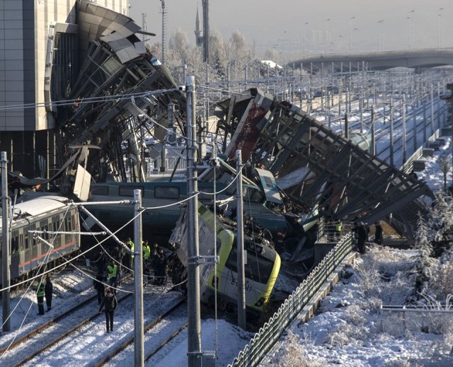 Ankara'da Akaryakıt Yüklü Tren Kaza Yaptı