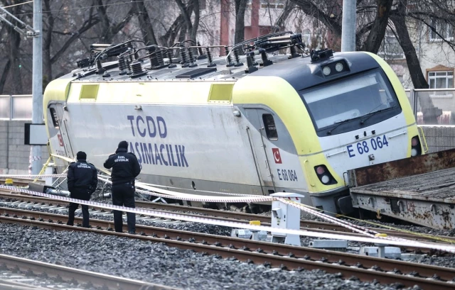 Ankara'da Akaryakıt Yüklü Tren Kaza Yaptı