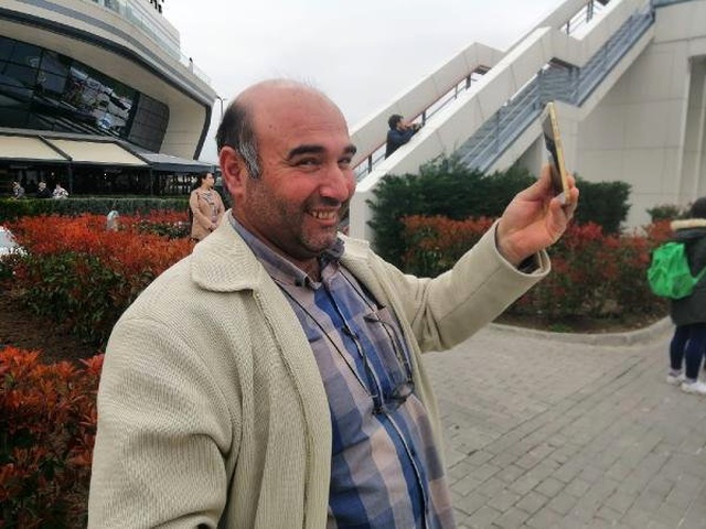 Pes Dedirten Vurdumduymazlık! İntihar Girişimini Canlı Yayınladılar