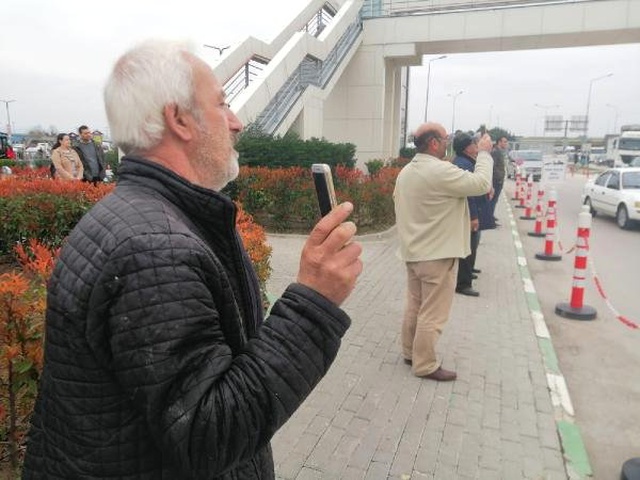 Pes Dedirten Vurdumduymazlık! İntihar Girişimini Canlı Yayınladılar
