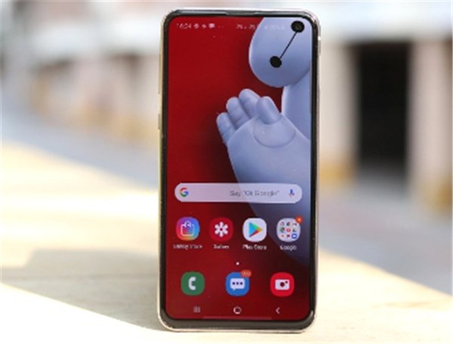 Samsung, Galaxy S10'un Kamera Deliğine Özel Duvar Kağıtları Yayınladı