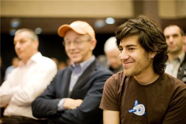 Adını Zuckerberg'den Daha İyi Bilmemiz Gereken Bir Dâhi: İnternetin Öz Oğlu Aaron Swartz