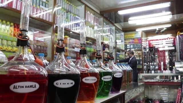 <a class='keyword-sd' href='/baba/' title='Baba'>Baba</a> Yadigarı Kolonyacılık Mesleğine 40 Yıldır Tutkuyla Devam Ediyor