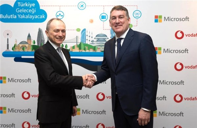 Microsoft ile Vodafone'dan Türkçe Konuşan Yapay Zekâlı Sesli Asistan: Tobi