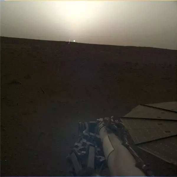 Nasa'nın Insight Uzay Aracı, Mars'ta Gün Batımını Fotoğrafladı