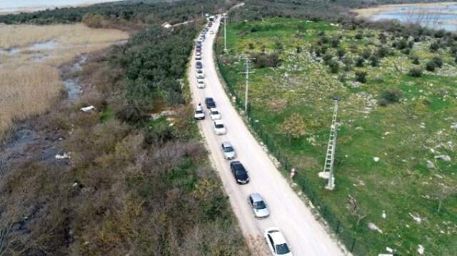 Yerli ve Yabancı Turistler Gölyazı'ya Akın Ediyor Yerli ve Yabancı Turistler Gölyazı'ya Akın Ediyor