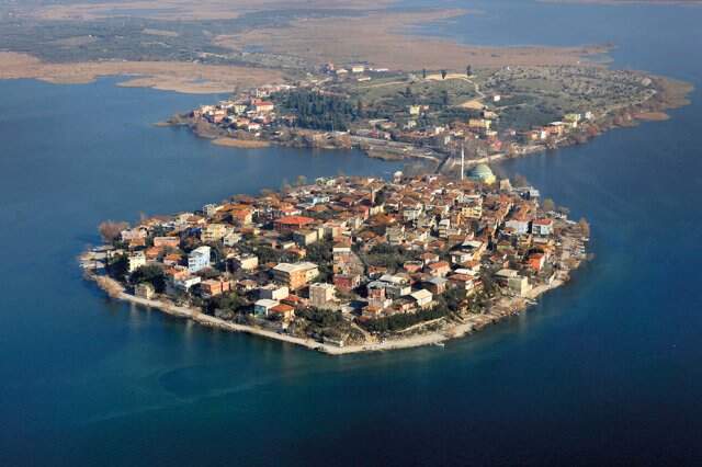 Yerli ve Yabancı Turistler Gölyazı'ya Akın Ediyor Yerli ve Yabancı Turistler Gölyazı'ya Akın Ediyor