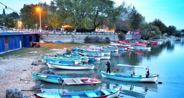 Yerli ve Yabancı Turistler Gölyazı'ya Akın Ediyor Yerli ve Yabancı Turistler Gölyazı'ya Akın Ediyor