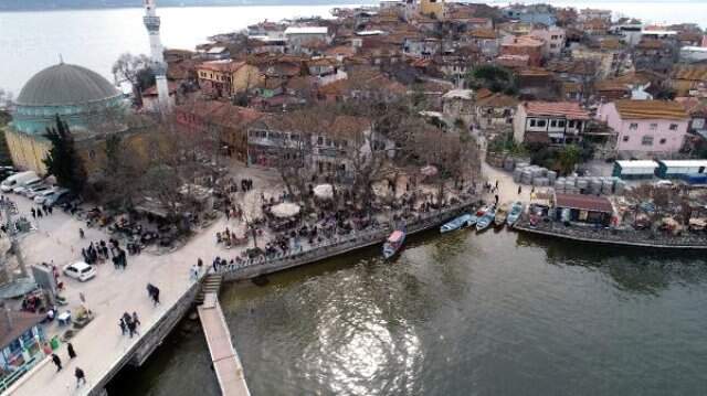 Yerli ve Yabancı Turistler Gölyazı'ya Akın Ediyor Yerli ve Yabancı Turistler Gölyazı'ya Akın Ediyor