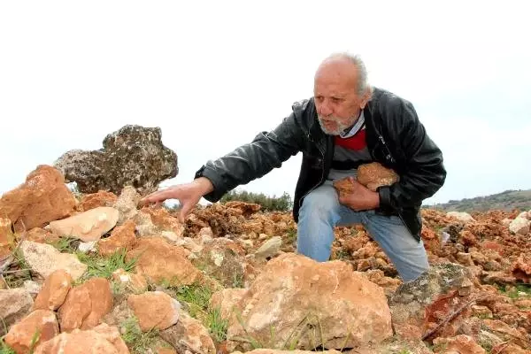 Emekli Eğitim Görevlisi, 15 Yıldır Dağlarda Taş Arıyor