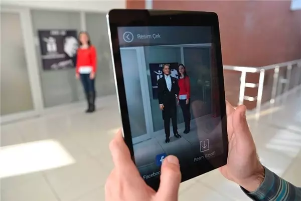 Atatürk'ü Sanki Yanınızdaymış Gibi Hissettirecek, Artırılmış Gerçeklik Teknolojili Kartlar