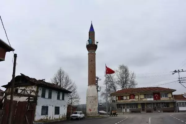 Sembol Haline Gelen Camisiz Minare Görenleri Hayrete Düşürüyor