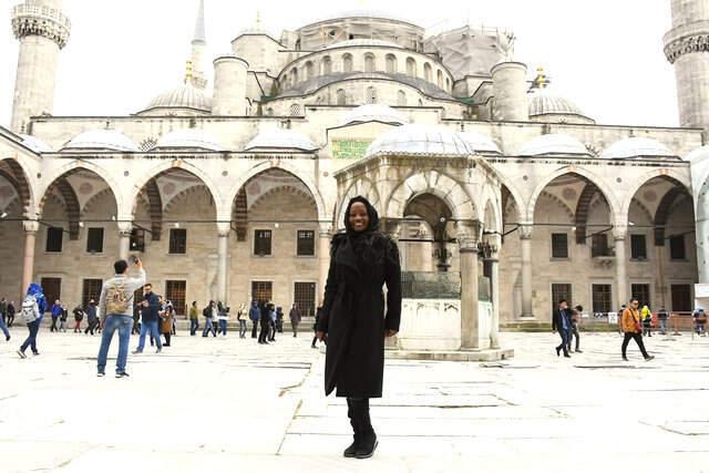 Dünyaca Ünlü Şarkıcı Della Miles, Müslüman Oldu