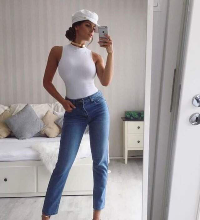 Güzelliğiyle Nam Salan Bisikletçi Lucia Javorcekova, DJ'liğe Geçiş Yaptı