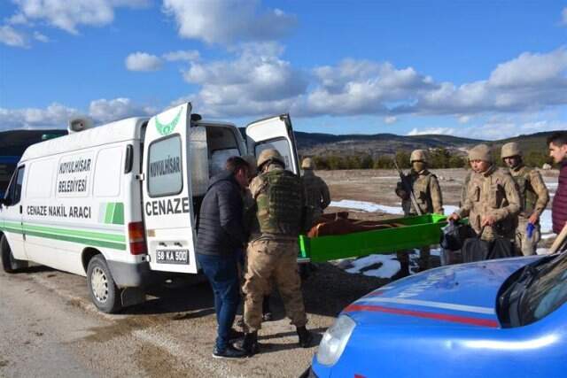 Kayınpederini Tüfekle Vurarak Öldüren Damadı, Babası Jandarmaya Teslim Etti Kayınpederini Tüfekle Vurarak Öldüren Damadı, Babası Jandarmaya Teslim Etti